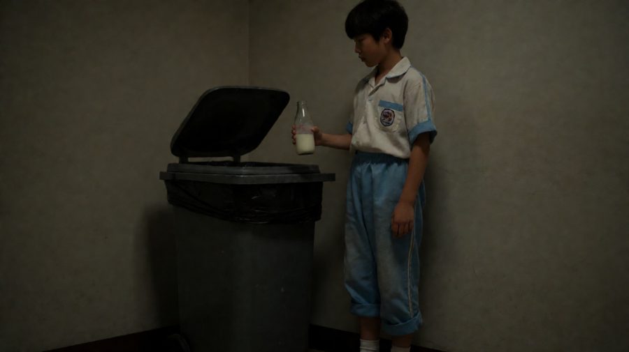 每天十二点准时出现的校服男孩