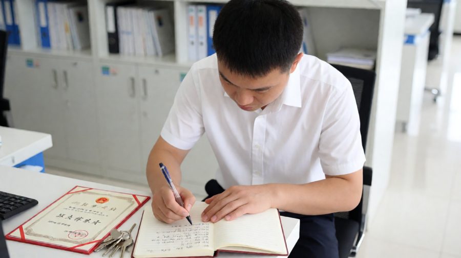 利用业余时间整理档案的学习记录，是转岗申请中有力的佐证材料。
