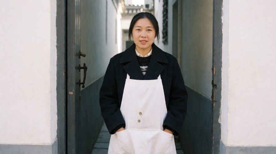 “明天十一点半，我给你留着。”